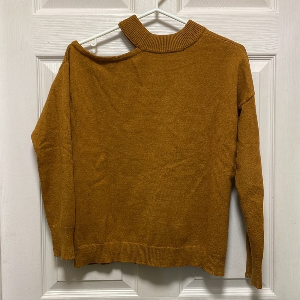 LE CHATEU | Cut Out Shoulder | Tan | Crewneck | Long Sleeve Sweater | Size L - Picture 3 of 11